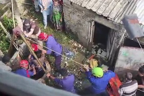 Anak terjatuh ke dalam sumur di Kota Depok
