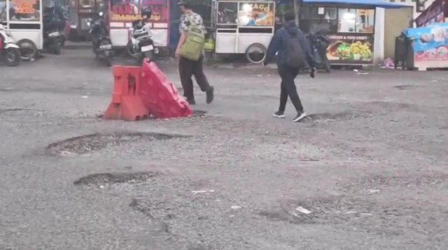 Jalan rusak akses ke Stasiun Depok Baru dan Terminal Depok