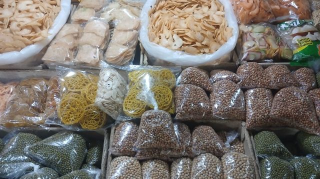 Harga kacang dan kerupuk naik di Kota Depok