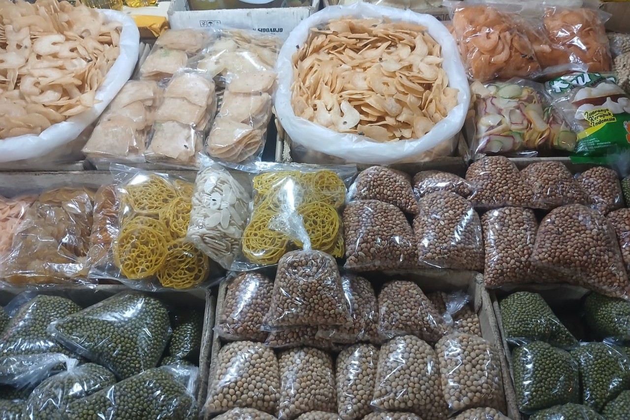 Harga kacang dan kerupuk naik di Kota Depok