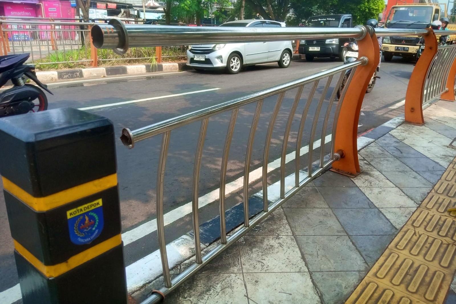 Besi pagar pembatas Taman SeCAWAN Kota Depok hilang