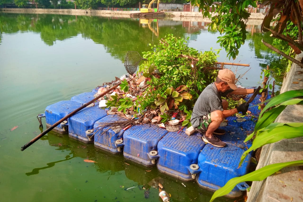 Sampah Situ Pladen Kota Depok